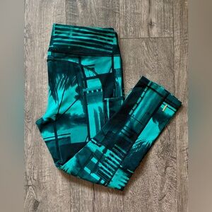 Lucy Leggings — Size Medium — EUC